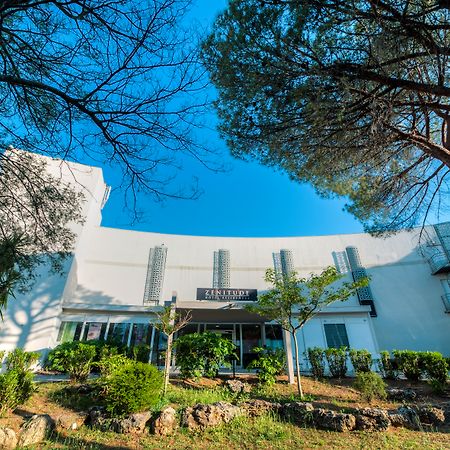 เซอนิตู้ด โฮเต็ล แอนด์ เรสซิเดนซ์ ลา ตูร์ เดอ มาร์ Hotel เฟรฌูส ภายนอก รูปภาพ
