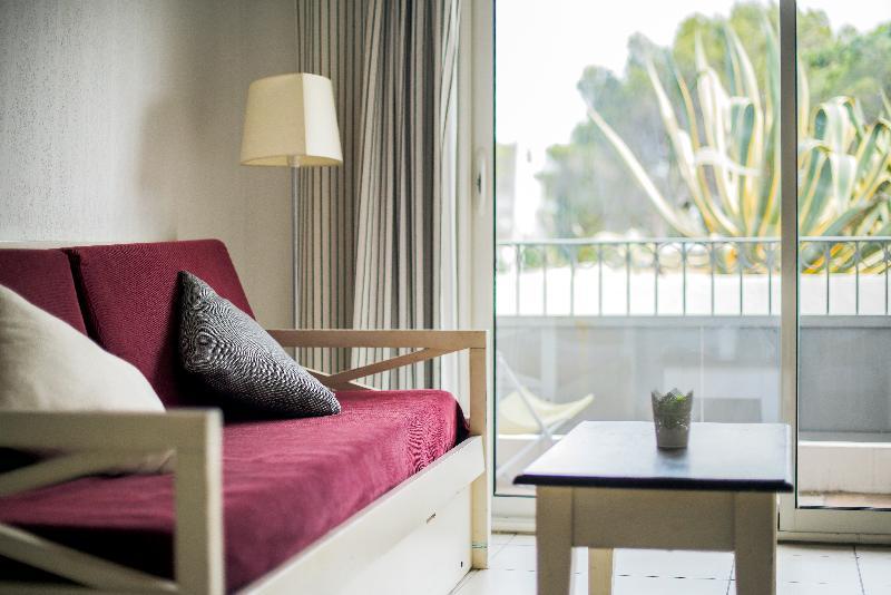 เซอนิตู้ด โฮเต็ล แอนด์ เรสซิเดนซ์ ลา ตูร์ เดอ มาร์ Hotel เฟรฌูส ภายนอก รูปภาพ